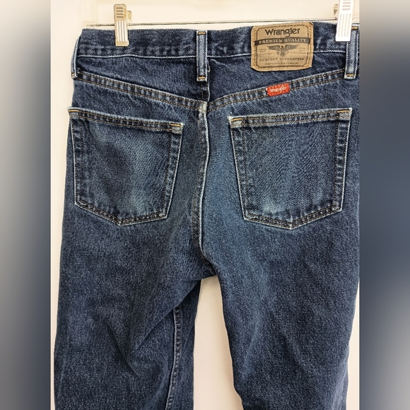 Wrangler Blue Straight Jeans with Classic Fit (#1,423) - Picture 4 of 4